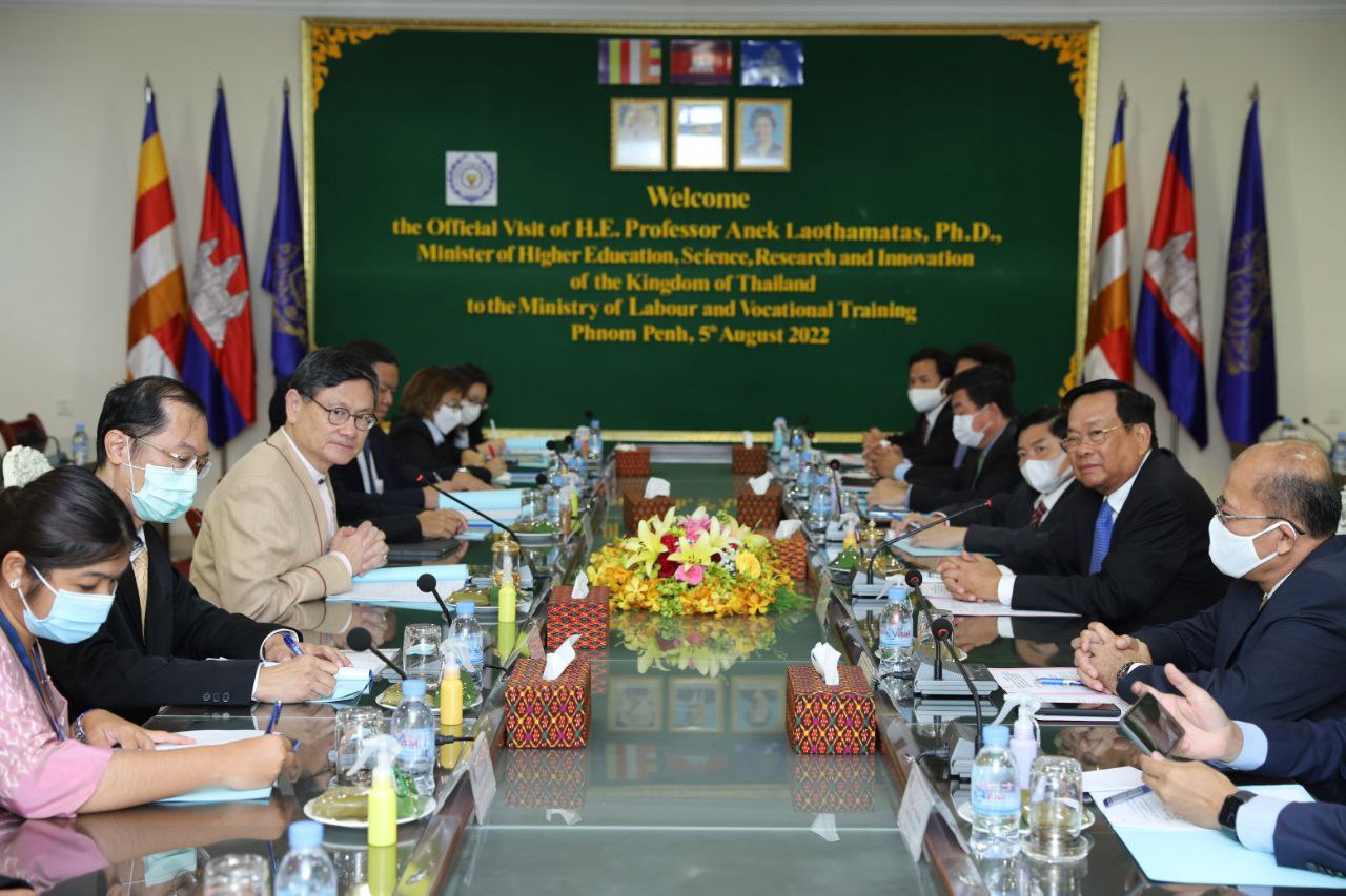 B8141621 3ED0 4D69 900F 50D904D4EC78