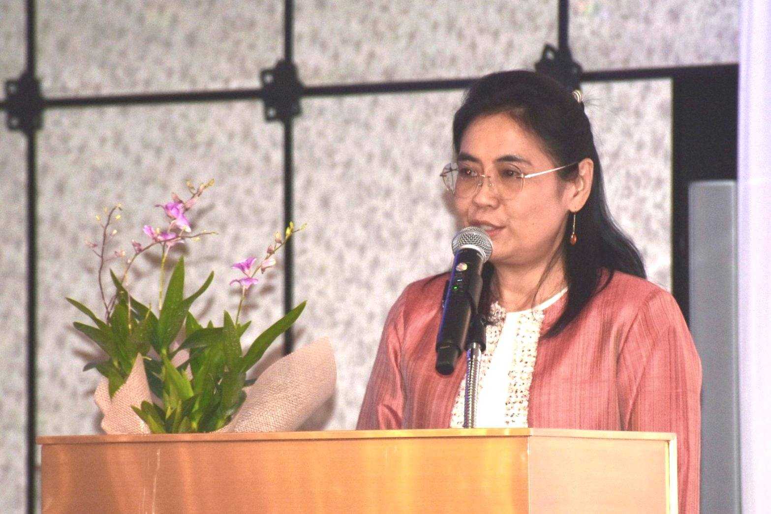 04 นางเพ็ญนภา กัญชนะ รองเลขาธิการสำนักงานปร