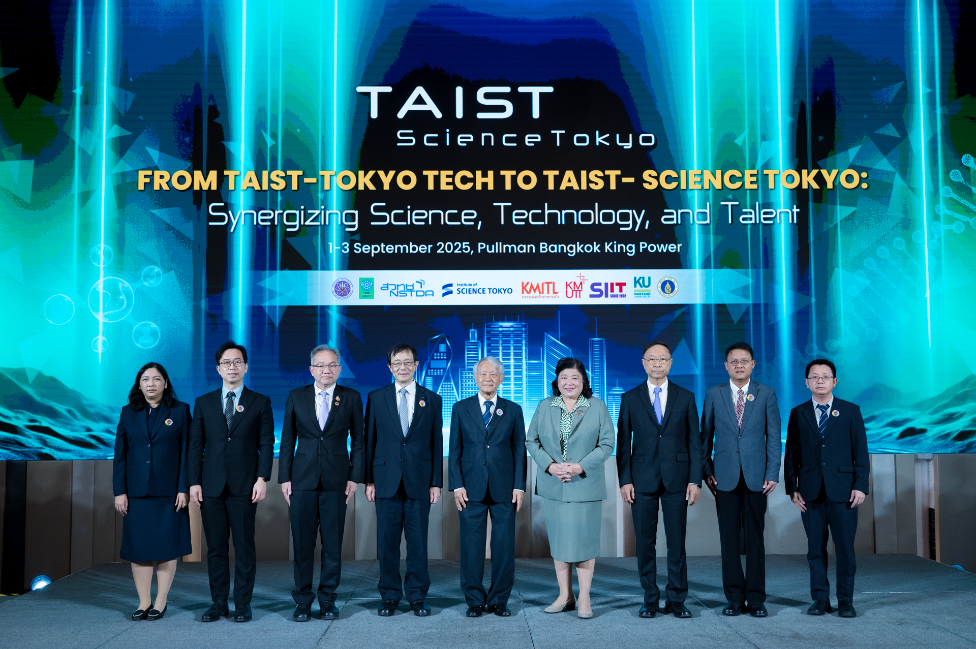 1 ภาพหมู่บนเวที 2 0