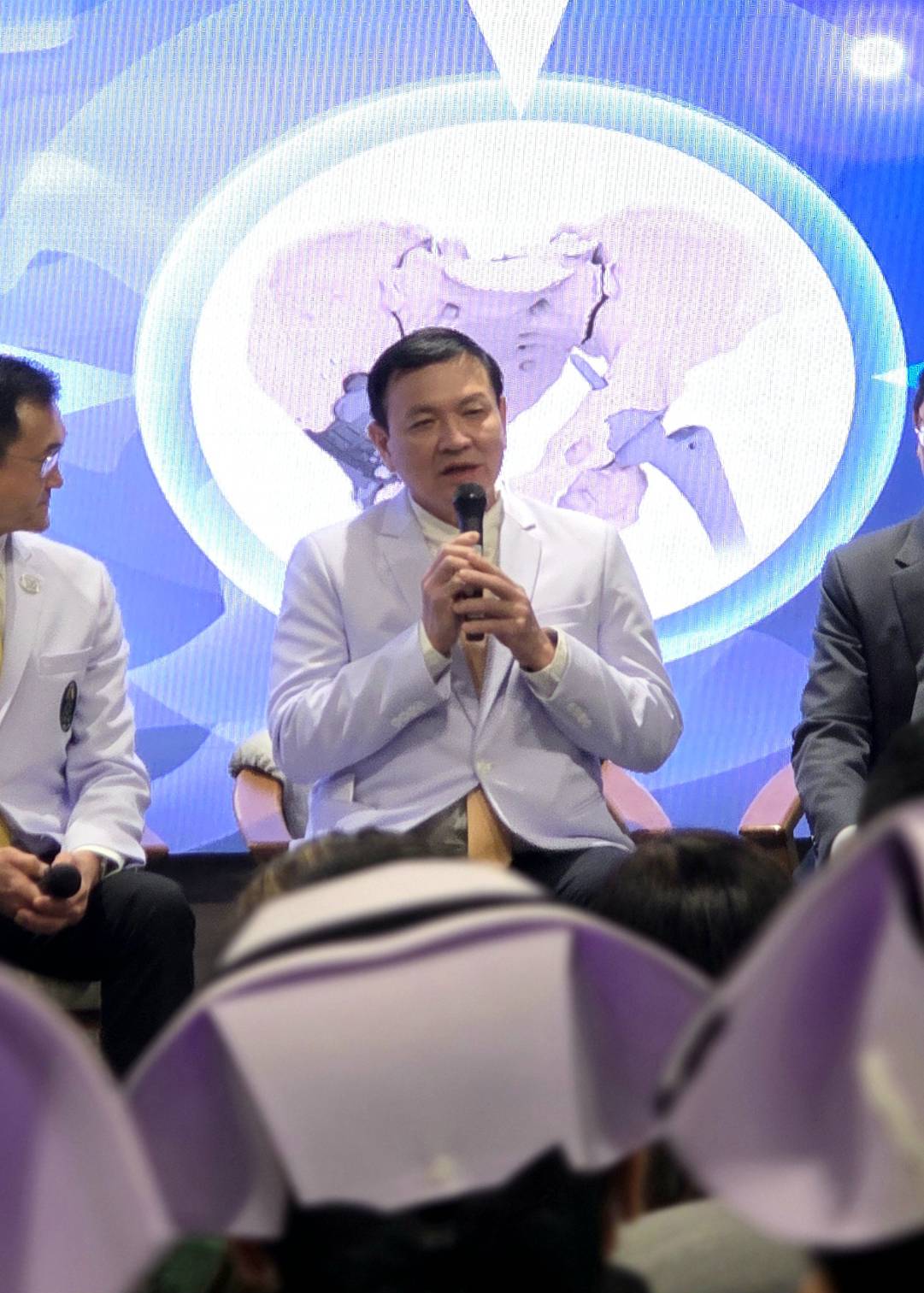 5 ศ. นพ.กีรติ เจริญชลวานิช หัวหน้าภาควิชาศัลย