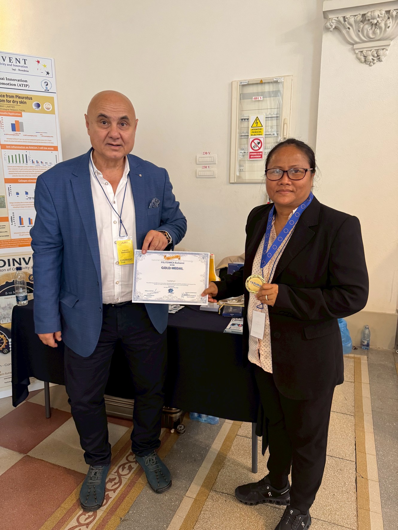 2 นางสาวอุบล