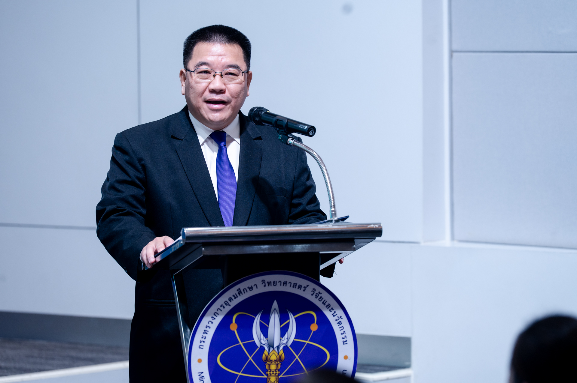 2 รองศาสตราจารย์ ดร.เติมศักดิ์ ศรีคิรินทร์ 0