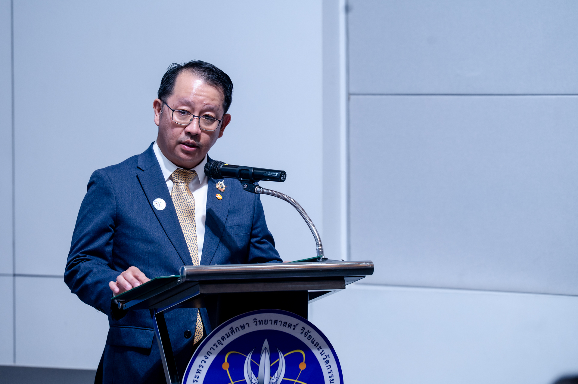 3 รองศาสตราจารย์วงกต วงศ์อภัย 0