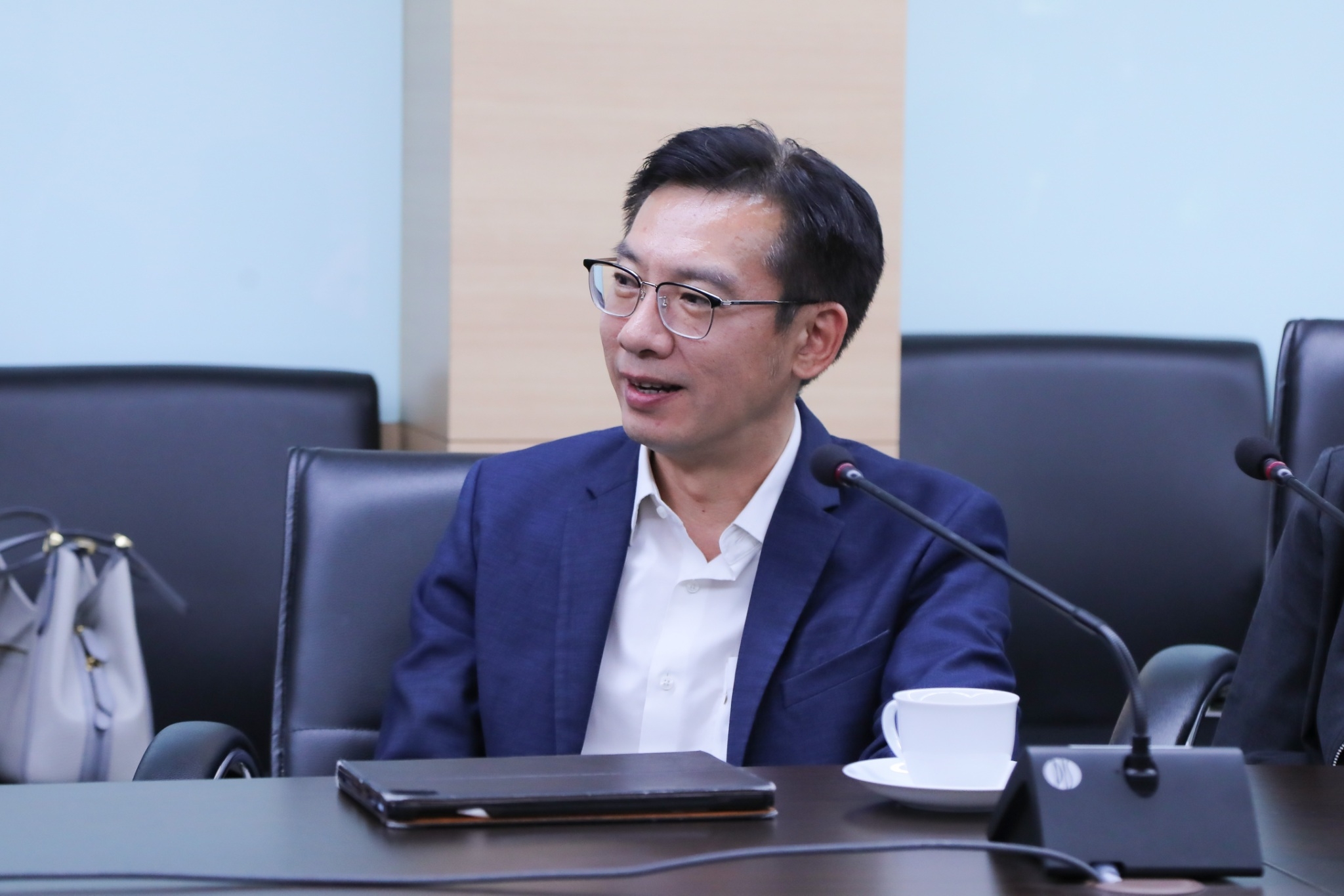 B5D37047 260C 477D 9C45 E53904C17689 0