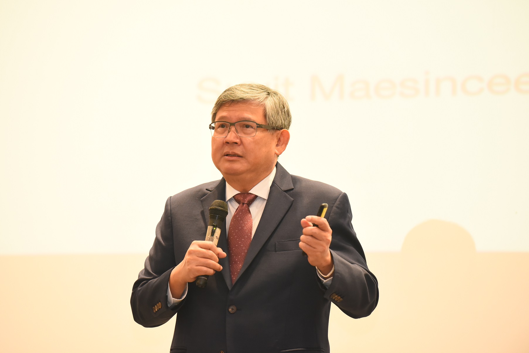 04 ดร.สุวิทย์ เมษินทรีย์ อดีตรัฐมนตรีกระทรว