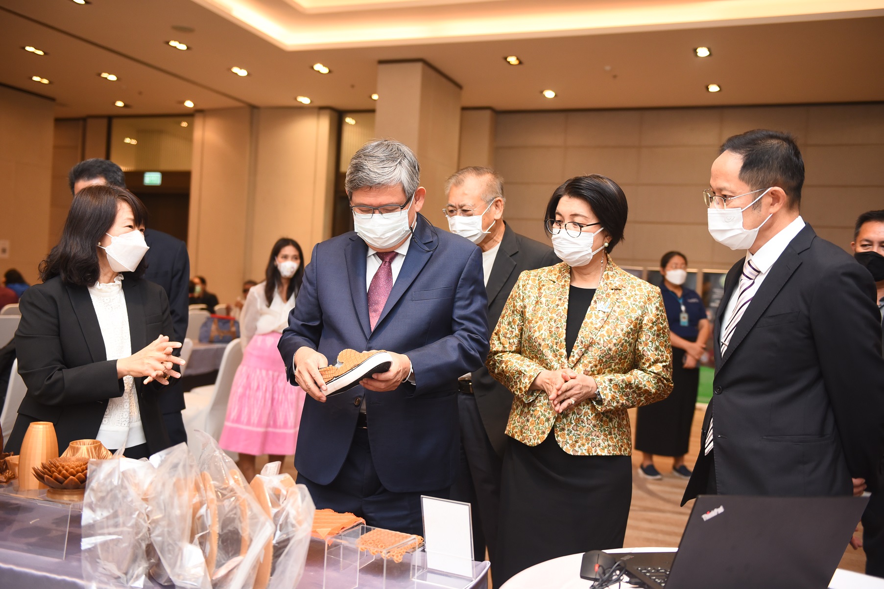 09 ผู้บริหารชมผลงาน BCG สาขาเกษตรและอาหารบริเ