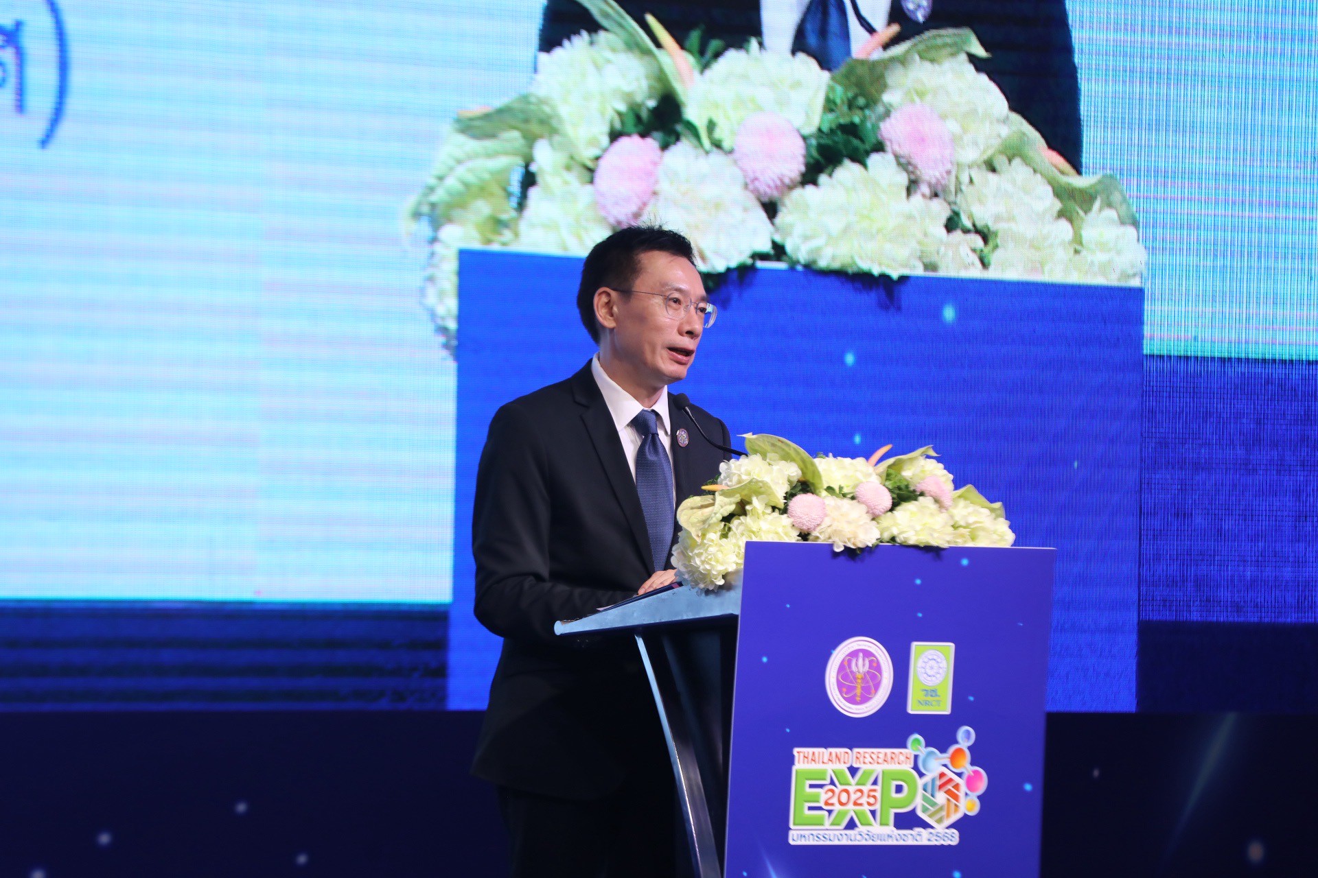 LINE ALBUM 19668 250619 3