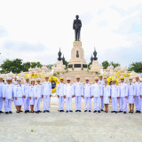 “สุรศักดิ์” ร่วมคณะรัฐมนตรี วางพวงมาลาน้อมรำลึก “วันนวมินทรม ... พารามิเตอร์รูปภาพ 1