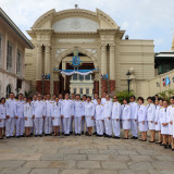 อว. ร่วมพิธีทำบุญตักบาตรพระสงฆ์ และลงนามถวายพระพรเนื่องในโอก ... Image 2