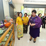 “ศุภมาส” เยี่ยมชมโครงการยกระดับการผลิตสินค้าอัตลักษณ์และเหมา ... พารามิเตอร์รูปภาพ 1