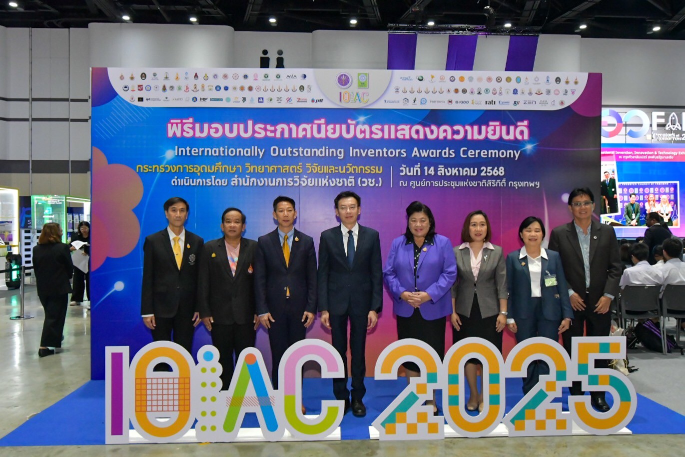 LINE ALBUM 140868 2 250815 3